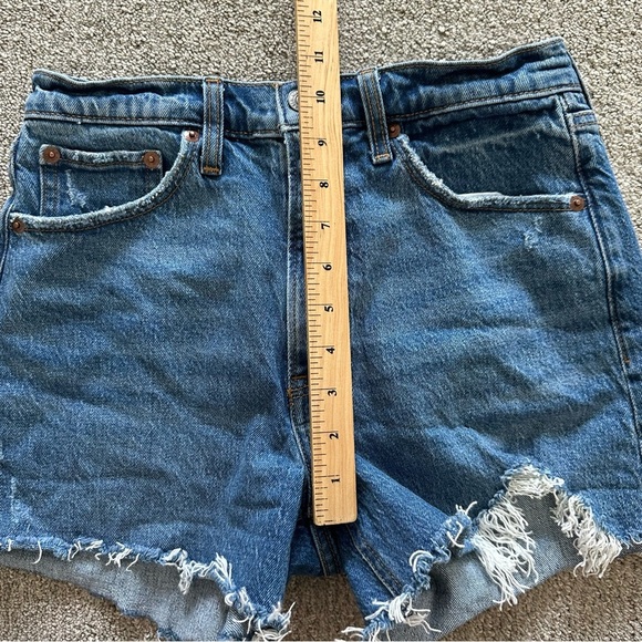 Abercrombie & Fitch The 4" Mom Short High Rise Size 26/2 - Picture 3 of 7